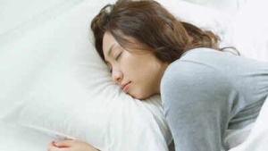 Pillow Prints: Are Your Sleep Creases a Sign of Premature Aging? Dermatologists Explain How to Prevent Them