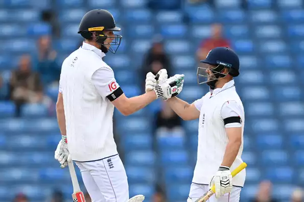 Duckett and Crawley built a strong foundation for England's win.